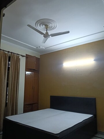 Room in 3 BHK Builder Floor at Sector 15 ii – for Rent