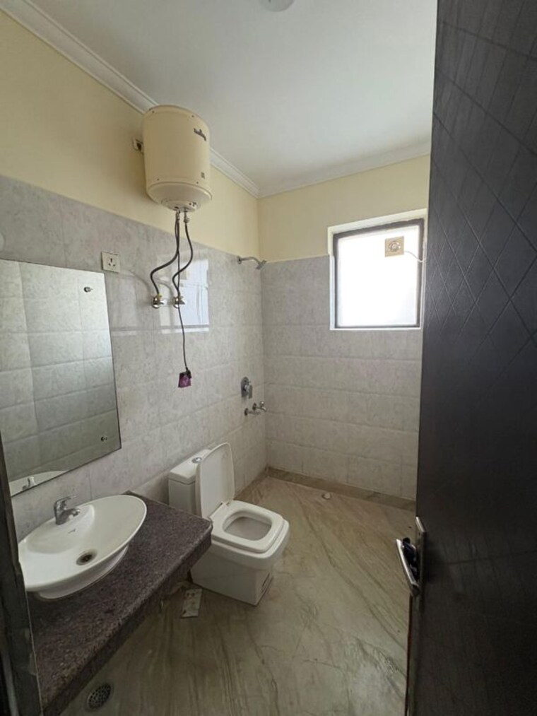 Bathroom, sector 57 2 Bedroom 1235 Sq.Ft. Builder Floor In Sector 57 Gurgaon 10056865