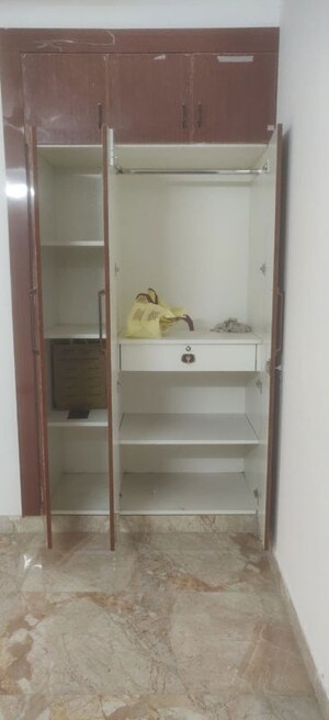 Furnished Amenities in 2.5 BHK Apartment at The Golden Gate, Mahurali – for Rent