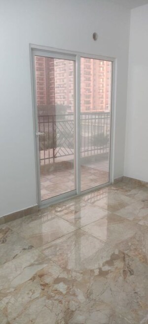 Room in 2.5 BHK Apartment at The Golden Gate, Mahurali – for Rent