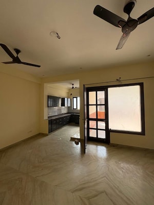 Room in 3 BHK Builder Floor at Sector 57 – for Rent