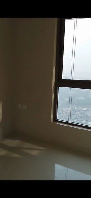 Room in 2 BHK Apartment at Siddha Seabrook, Kandivali West – for Rent