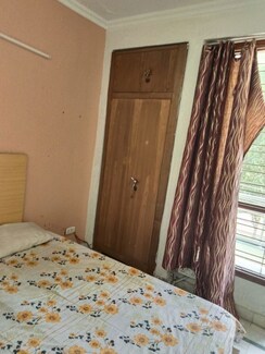2 BHK Apartment For Rent in Senior Mall
