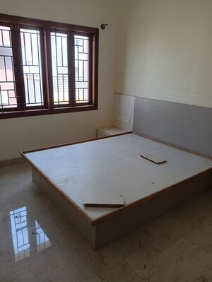 Room in 3 BHK Apartment at Jp Nagar – for Rent