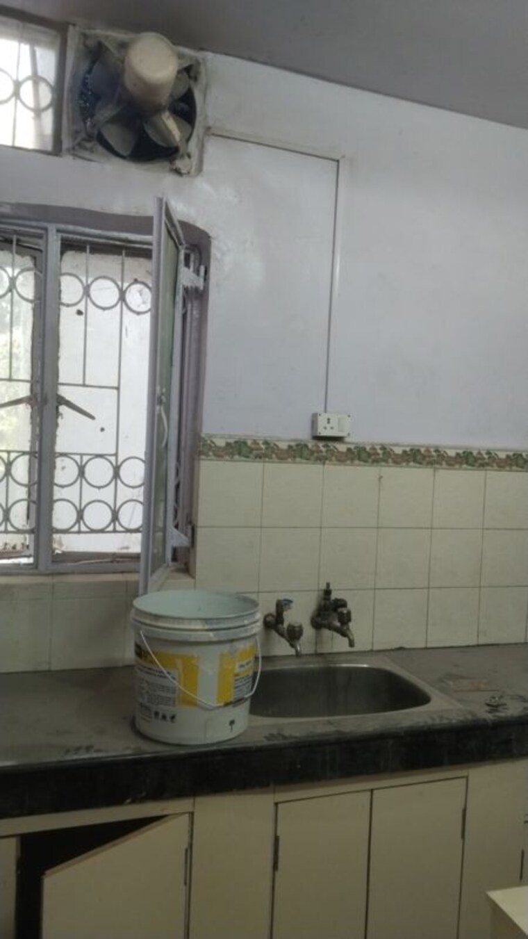 Bathroom, sarita vihar 3 Bedroom 1850 Sq.Ft. Apartment In Sarita Vihar Delhi 10035754