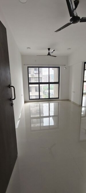 2 BHK Apartment For Rent in UK Iridium, Kandivali East