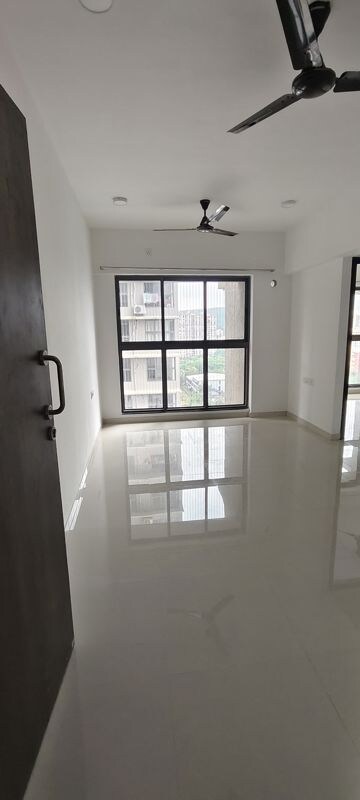 2 BHK Apartment For Rent in UK Iridium, Kandivali East