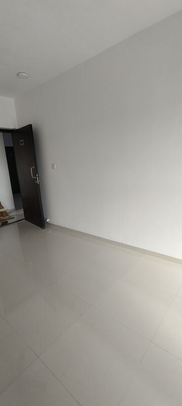 Room in 2 BHK Apartment at UK Iridium, Kandivali East – for Rent