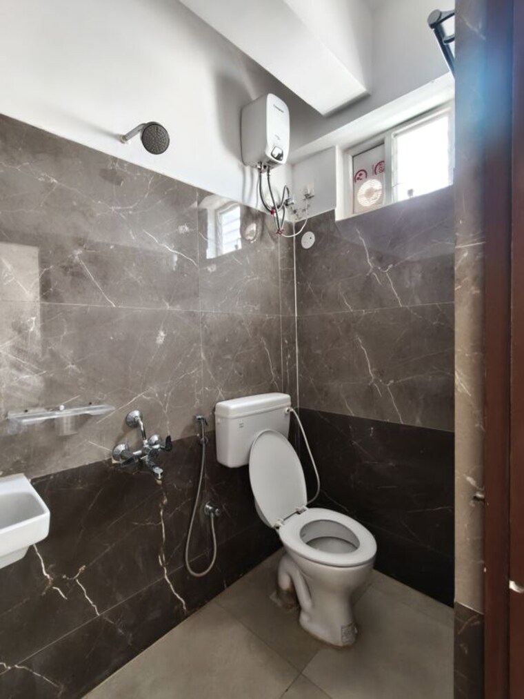 Bathroom, siri-residency-kondapur 1 Bedroom 690 Sq.Ft. Apartment In Kondapur Hyderabad 10057091