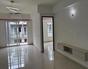 Room in 3 BHK Apartment at Smart World Orchard, Sector 61 – for Rent