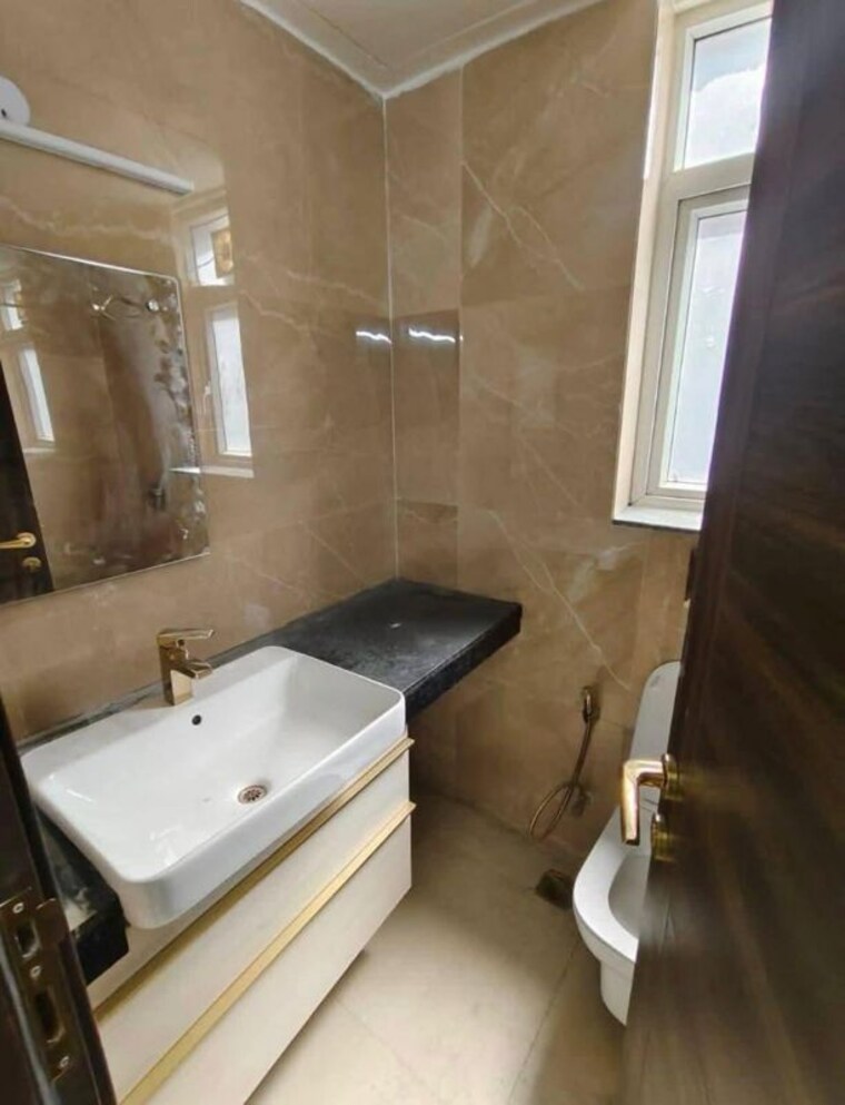 Bathroom, smart-world-orchard 3 Bedroom 1680 Sq.Ft. Apartment In Sector 61 Gurgaon 10057134