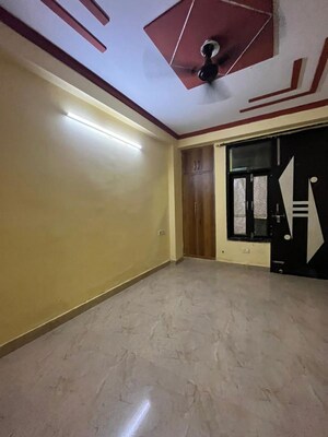 Room in 2 BHK Builder Floor at Hargobind Enclave – for Rent