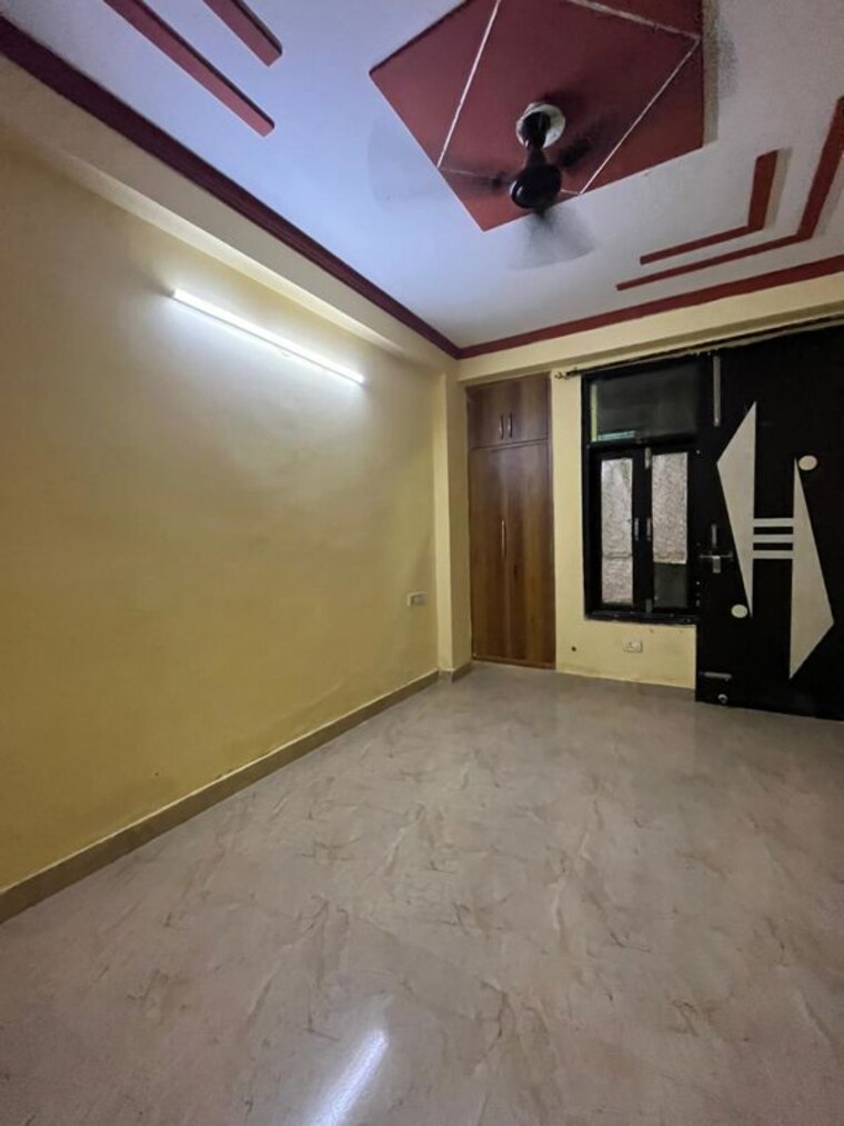 Room, hargobind enclave 2 Bedroom 80 Sq.Yd. Builder Floor In Hargobind Enclave Delhi 10057142