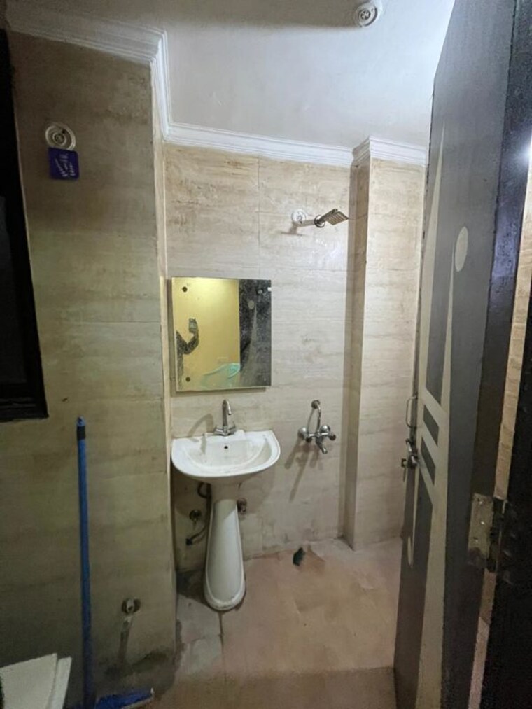 Bathroom, hargobind enclave 2 Bedroom 80 Sq.Yd. Builder Floor In Hargobind Enclave Delhi 10057142