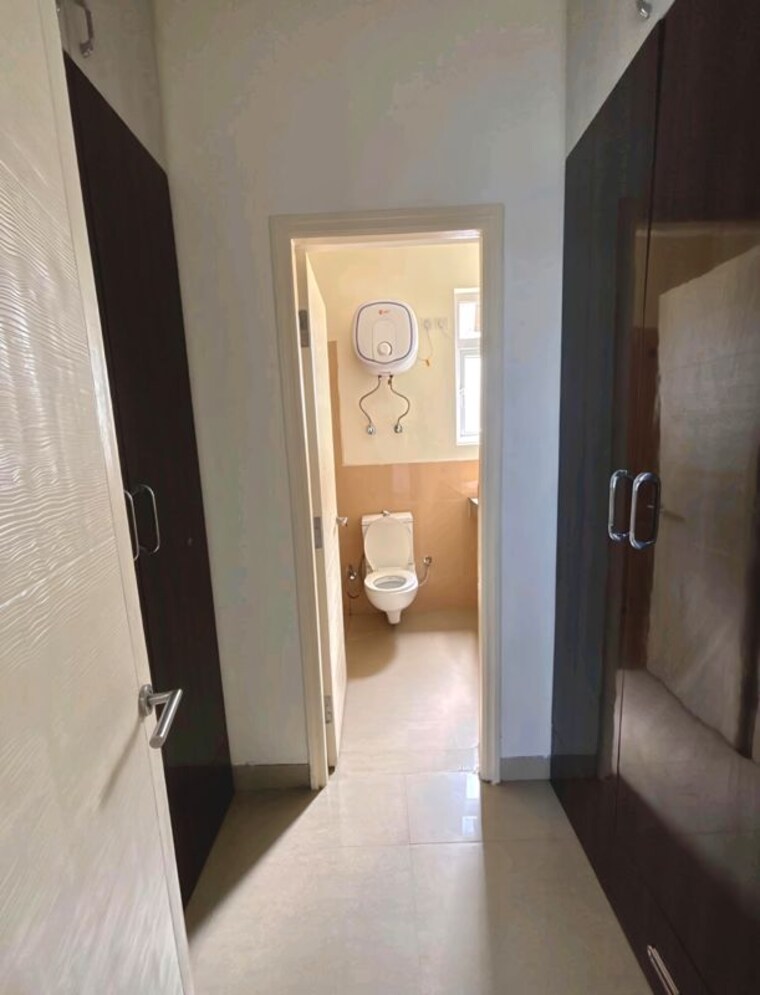 Bathroom, emaar-emerald-floors-premier 3 Bedroom 1650 Sq.Ft. Apartment In Sector 65 Gurgaon 10057160