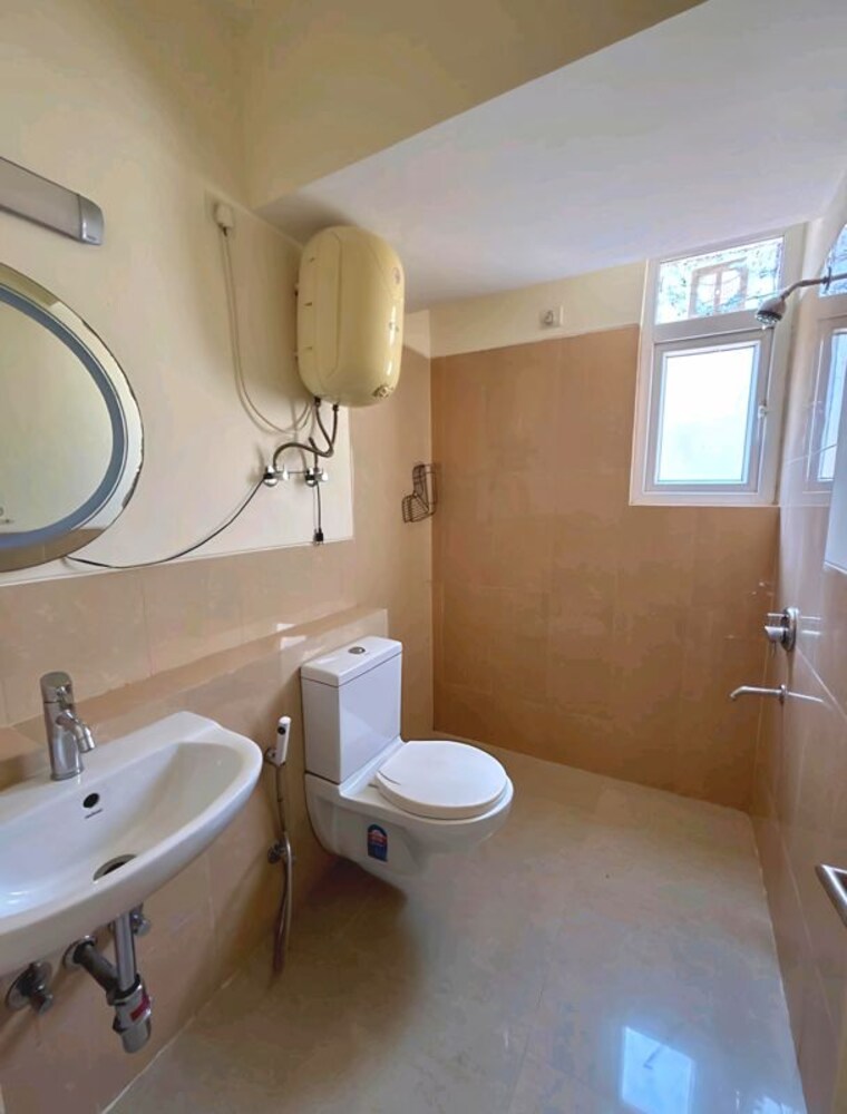 Bathroom, emaar-emerald-floors-premier 3 Bedroom 1650 Sq.Ft. Apartment In Sector 65 Gurgaon 10057160