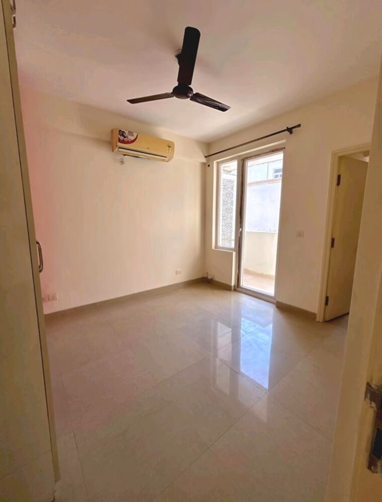 Room, emaar-emerald-floors-premier 3 Bedroom 1650 Sq.Ft. Apartment In Sector 65 Gurgaon 10057160