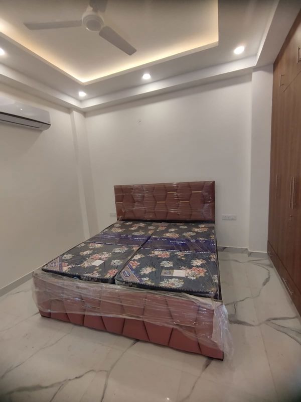 3 BHK + Servant Room Apartment For Sale in Unitech Uniworld City