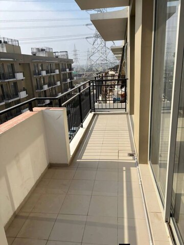 Balcony in 1 RK Apartment at DLF Cyber SEZ, Sector 24 – for Rent