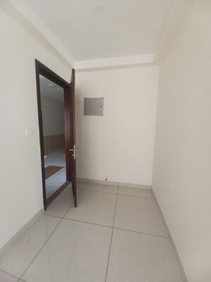 Room in 3.5 BHK Apartment at Prestige Lakeside Habitat, Varthur – for Rent