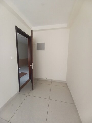 Room in 3.5 BHK Apartment at Prestige Lakeside Habitat, Varthur – for Rent