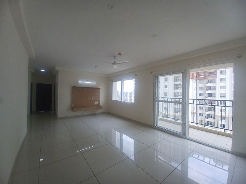 3.5 BHK + Servant Room Apartment For Rent in Prestige Lakeside Habitat