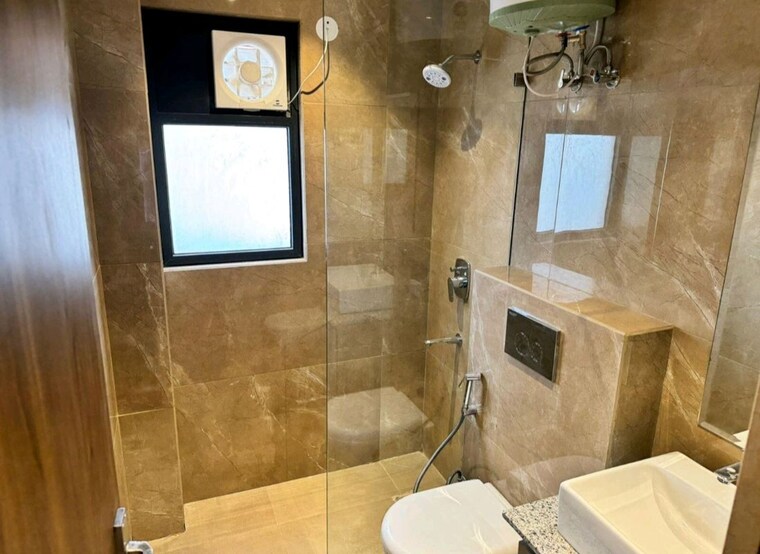 Bathroom, suncity-vatsal-valley 3 Bedroom 770 Sq.Ft. Apartment In Gwal Pahari Gurgaon 10057214