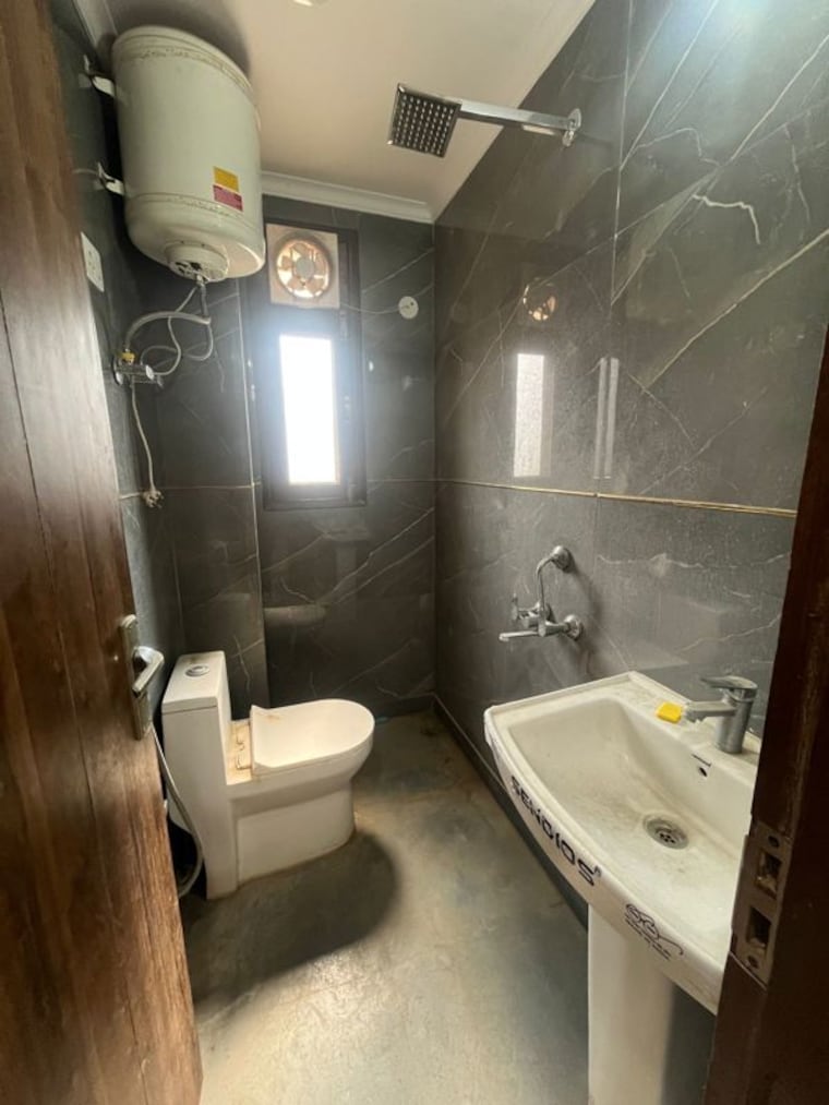 Bathroom, rajpur khurd extension 2 Bedroom 80 Sq.Yd. Builder Floor In Rajpur Khurd Extension Delhi 10057217