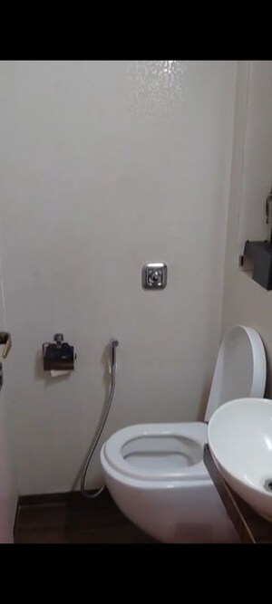 Furnished Amenities in 2 BHK Apartment at Ashok Towers, Parel – for Rent