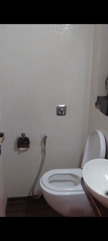 Furnished Amenities in 2 BHK Apartment at Ashok Towers, Parel – for Rent