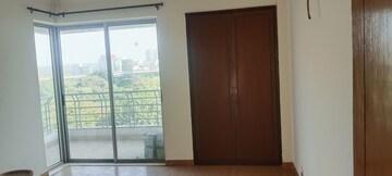 Room in 3 BHK Apartment at Parsvnath Exotica, Sector 53 – for Rent