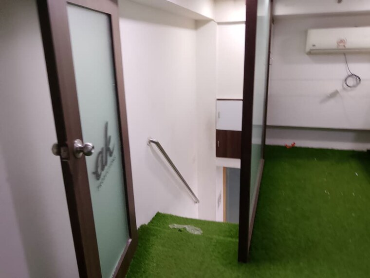 Entrance, om-heera-panna-mall Commercial Office Space 250 Sq.Ft. In Andheri West Mumbai 10050306