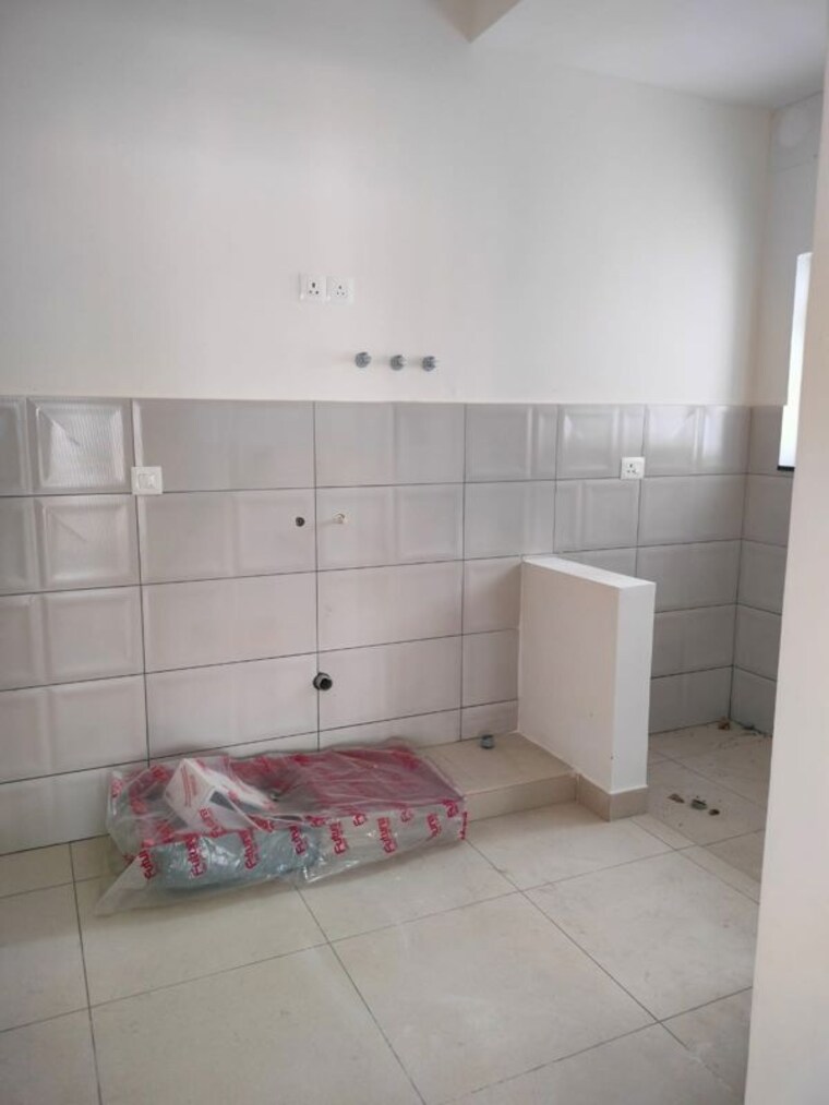 Bathroom, prestige-green-gables 3 Bedroom 1600 Sq.Ft. Apartment In Panathur Bangalore 10057064