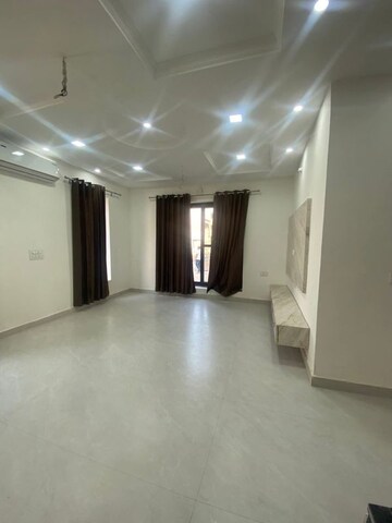 Room in 3 BHK Independent House at Sector 115 – for Sale