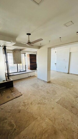 Room in 1 BHK Apartment at A1 Apartment, Malabar Hill – for Sale