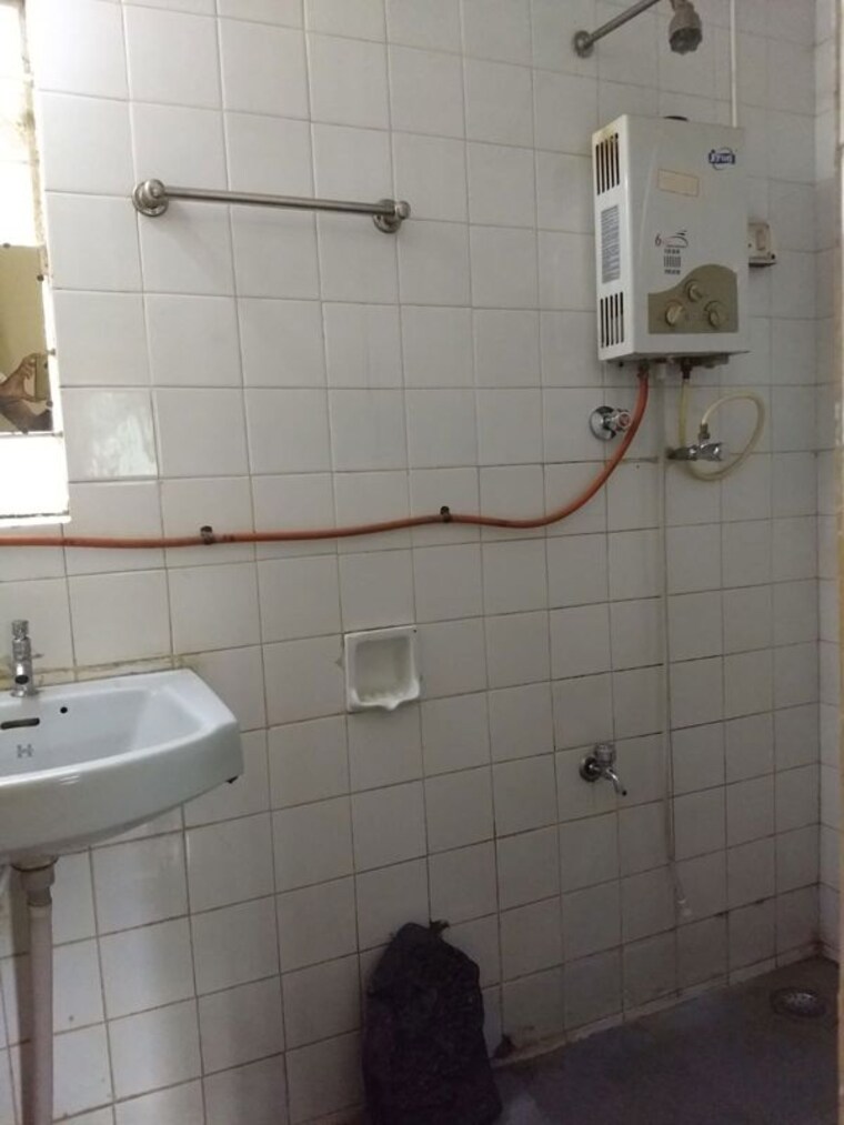 Bathroom, anubhav-apartment-bhusari-colony 2 Bedroom 715 Sq.Ft. Apartment In Kothrud Pune 10057331