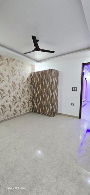 Bedroom in 2.5 BHK Builder Floor at Sector 73 – for Sale