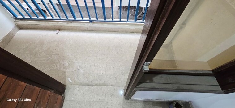 Balcony, sector 73 2.5 Bedroom 1150 Sq.Ft. Builder Floor In Sector 73 Noida 10057356