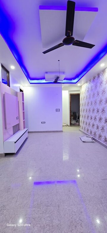 Master Bedroom in 2.5 BHK Builder Floor at Sector 73 – for Sale