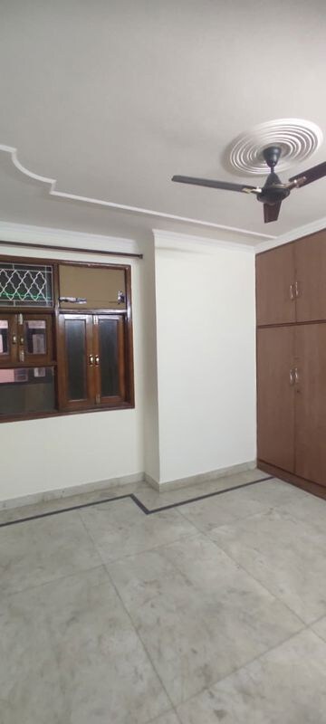 Room in 1 BHK Builder Floor at Jeewan Nagar – for Rent