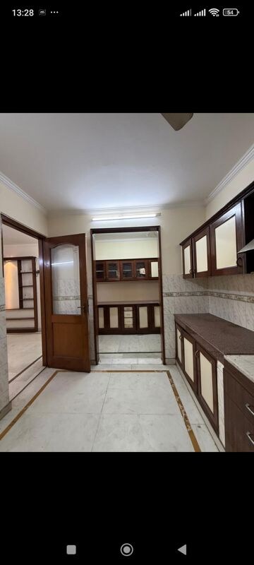 Room in 3.5 BHK Builder Floor at Navjeevan Vihar – for Sale