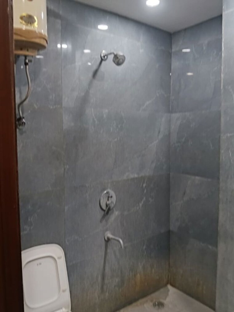 Bathroom, inder enclave 2 Bedroom 900 Sq.Ft. Builder Floor In Inder Enclave Delhi 10057403
