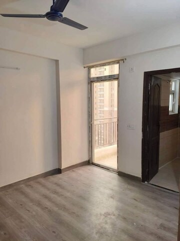 Room in 2.5 BHK Apartment at JNC The Park, Sector 16c Greater Noida – for Rent