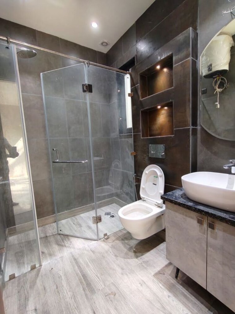 Bathroom, lajpat nagar ii 4 Bedroom 1800 Sq.Ft. Builder Floor In Lajpat Nagar ii Delhi 10057471