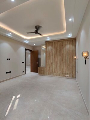 Room in 4 BHK Builder Floor at Lajpat Nagar ii – for Sale