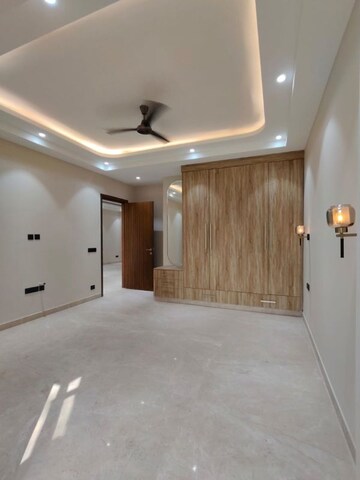 Room in 4 BHK Builder Floor at Lajpat Nagar ii – for Sale