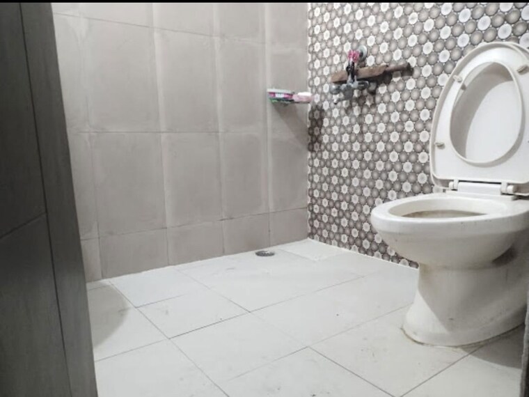 Bathroom, saket 2 Bedroom 850 Sq.Ft. Builder Floor In Saket Delhi 10057478