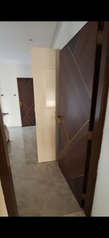 Furnished Amenities in 2 BHK Apartment at Svarna Rosemary, Mahim West – for Rent