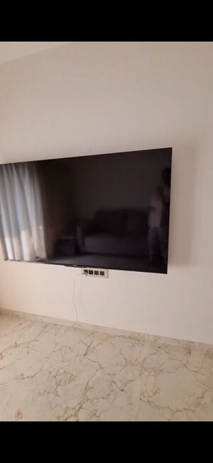 Furnished Amenities in 2 BHK Apartment at Svarna Rosemary, Mahim West – for Rent