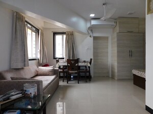 Studio Apartment For Sale in Shastri Hall, Grant Road